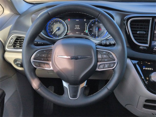 Certified 2024 Chrysler Pacifica Touring-L image 18