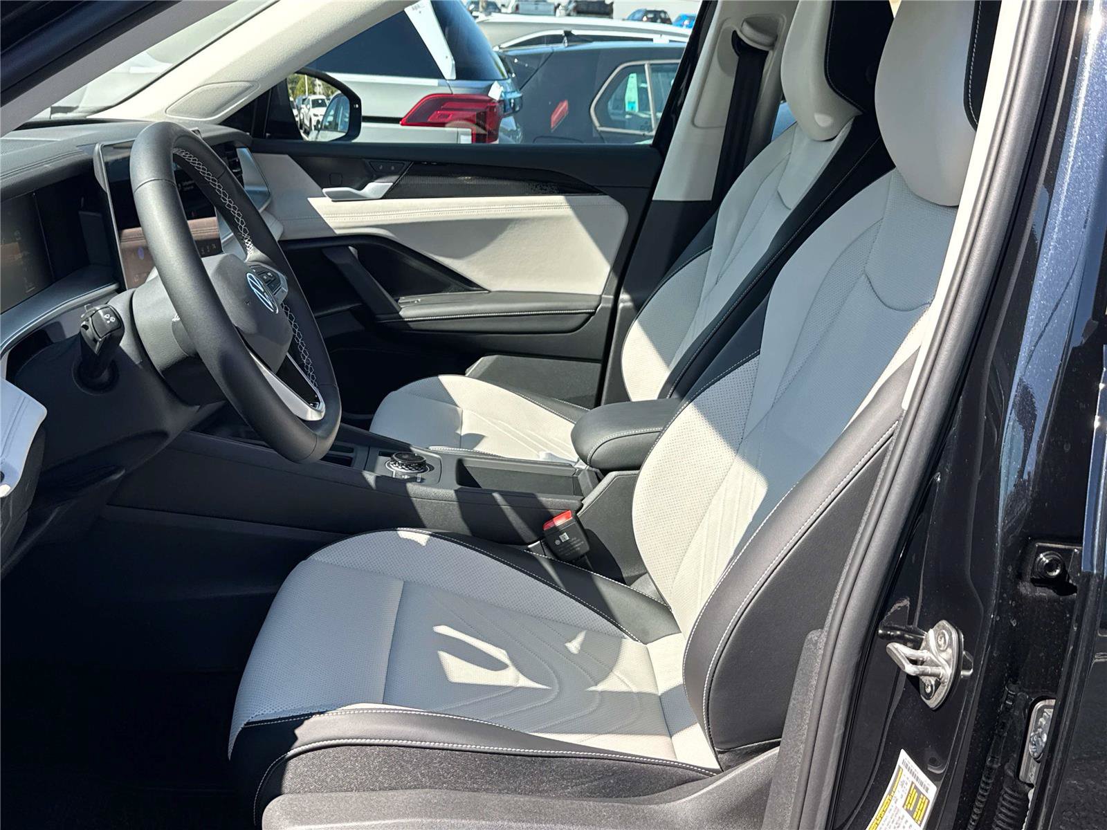 New 2026 Volkswagen Tiguan SE FWD image 11