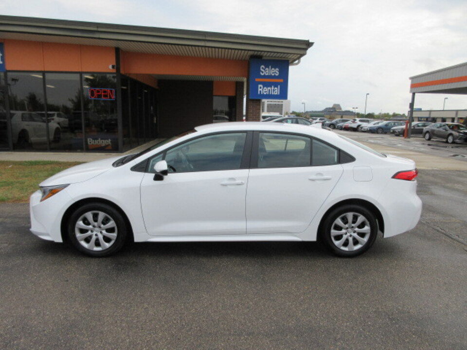 Used 2025 Toyota Corolla LE image 2