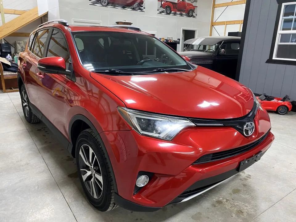 Used 2016 Toyota RAV4 XLE image 3