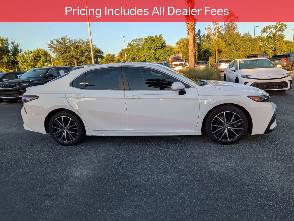 Used 2024 Toyota Camry SE FWD image 4