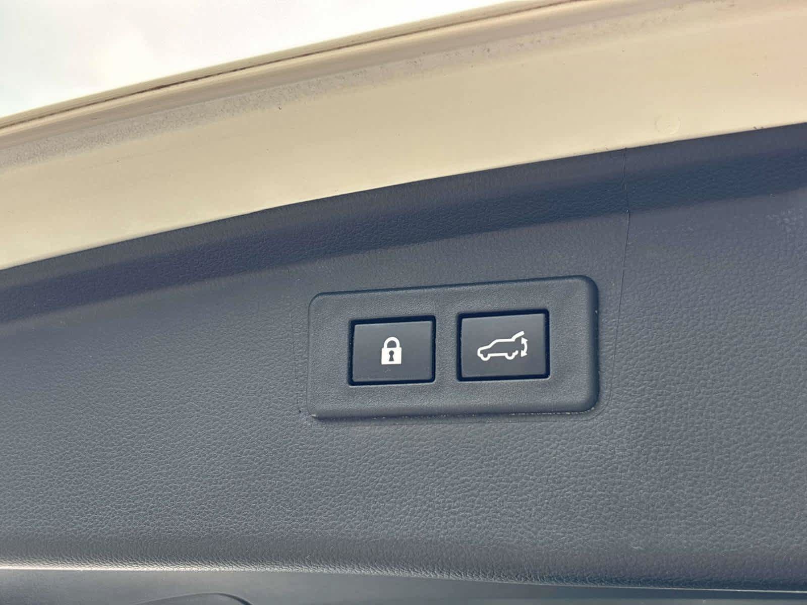 Used 2023 Subaru Outback Touring AWD/4WD image 16