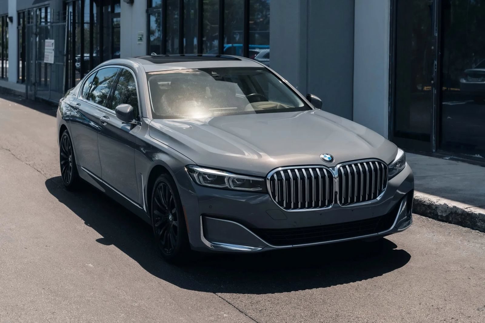 Used 2022 BMW 740i xDrive w/ Premium Package AWD/4WD video 2