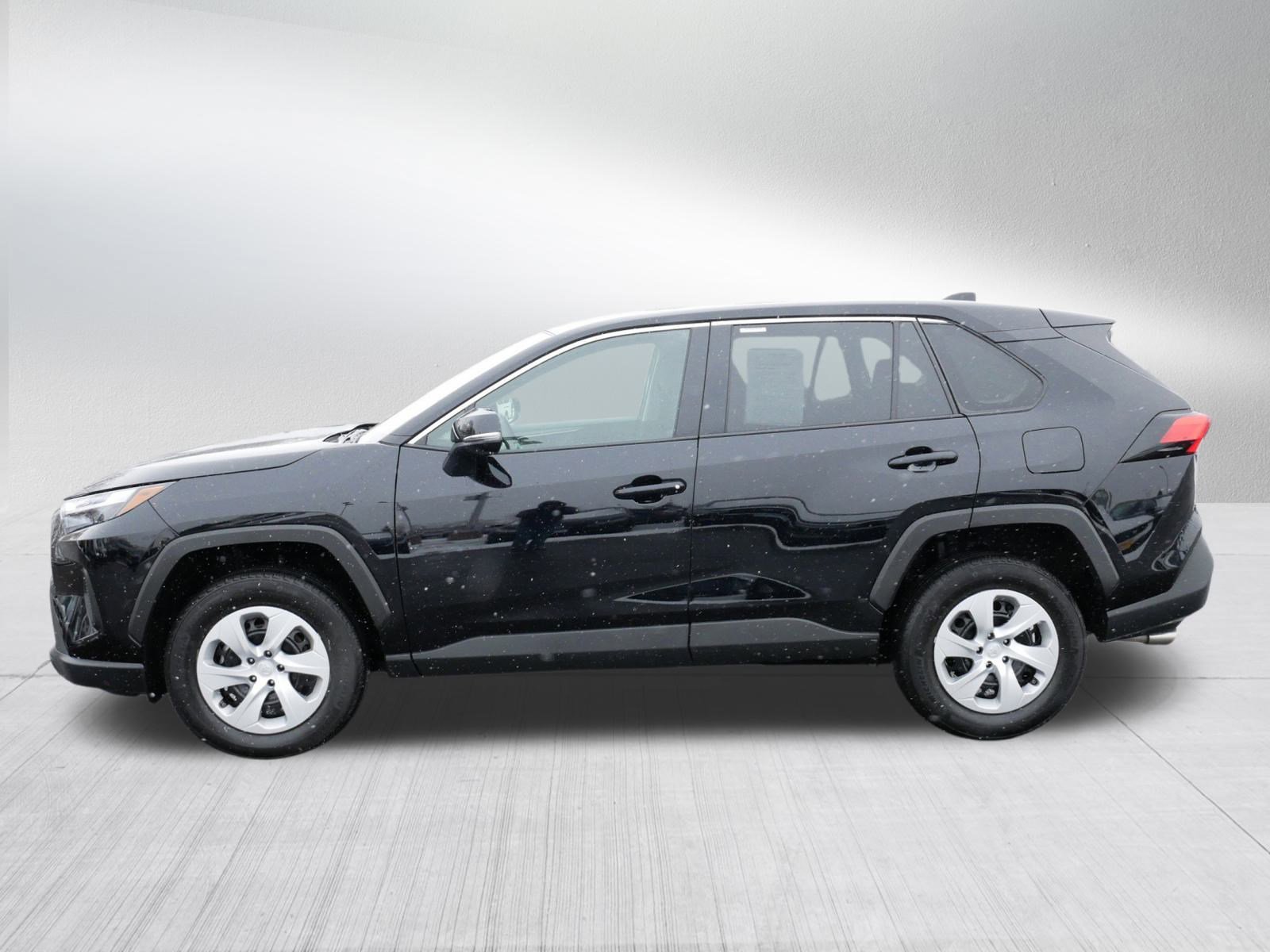 Used 2025 Toyota RAV4 LE image 4