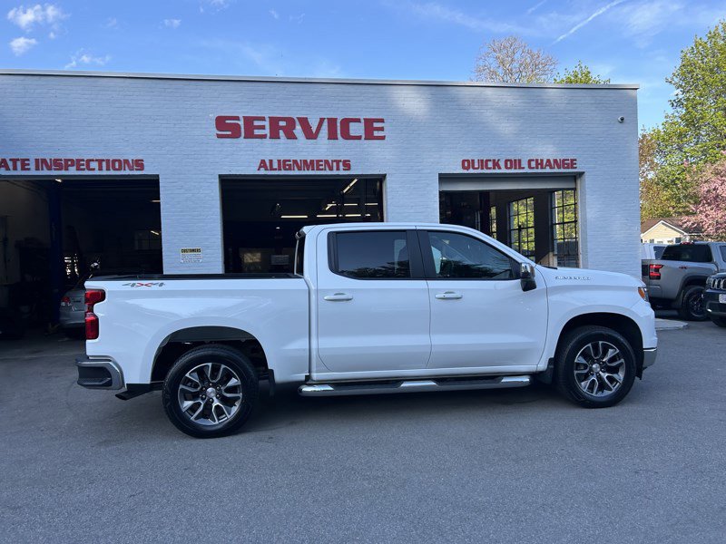 Used 2024 Chevrolet Silverado 1500 LT AWD/4WD image 1