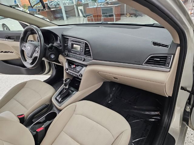 Used 2017 Hyundai Elantra SE w/ Cargo Package image 8