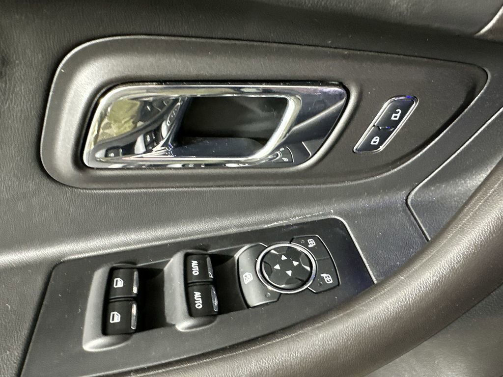 Used 2016 Ford Taurus SHO image 23