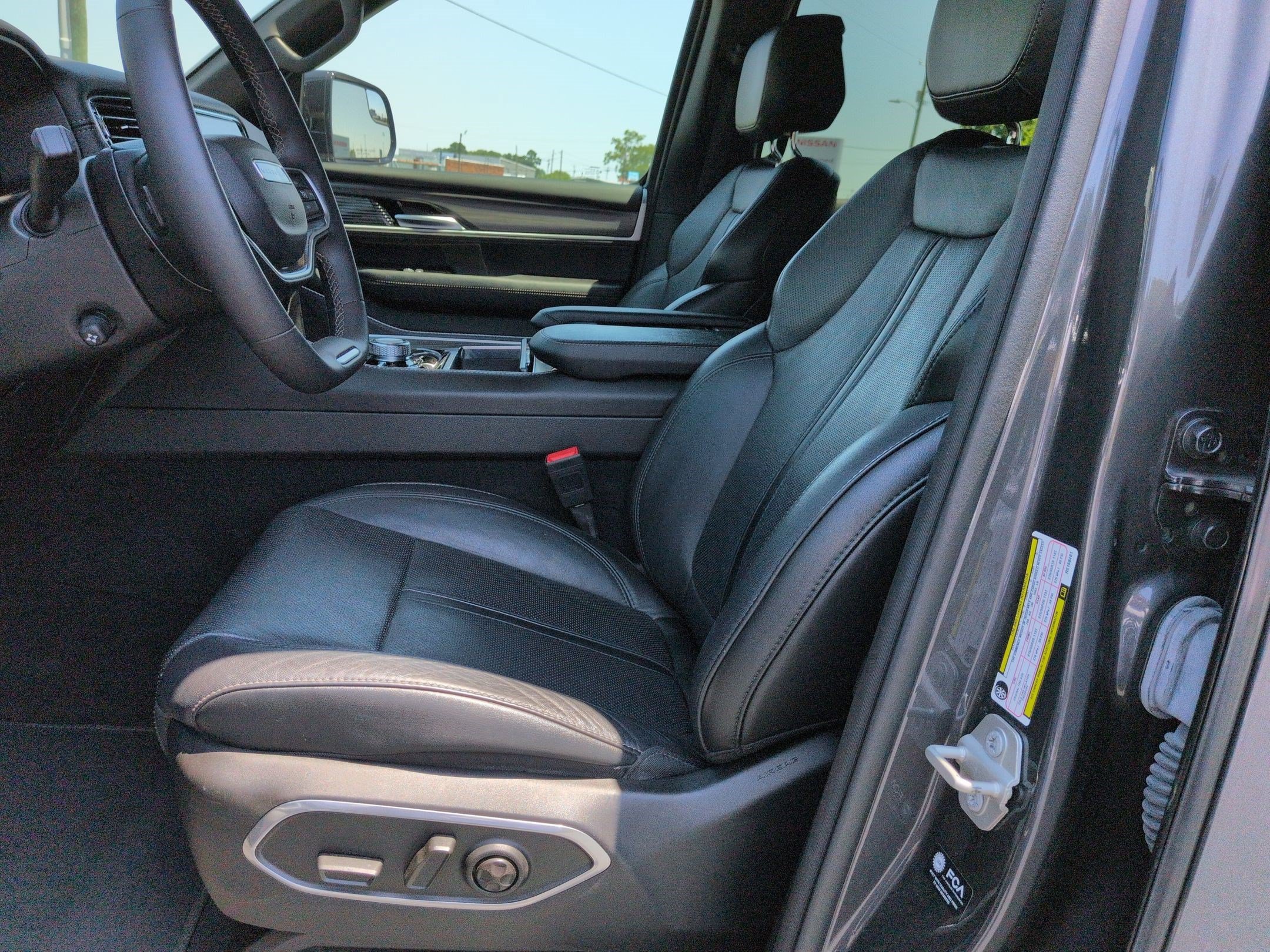 Used 2024 Jeep Wagoneer Series II AWD/4WD image 15