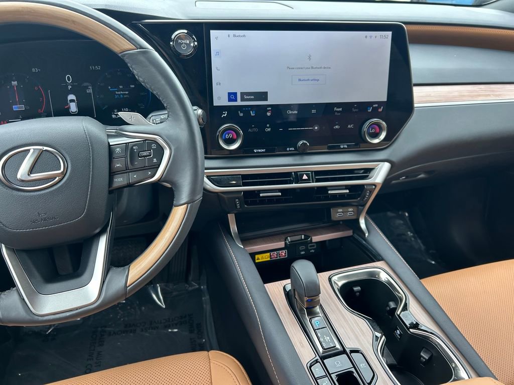 Used 2025 Lexus RX 350h w/ Kick Sensor & Tow Package AWD/4WD image 17