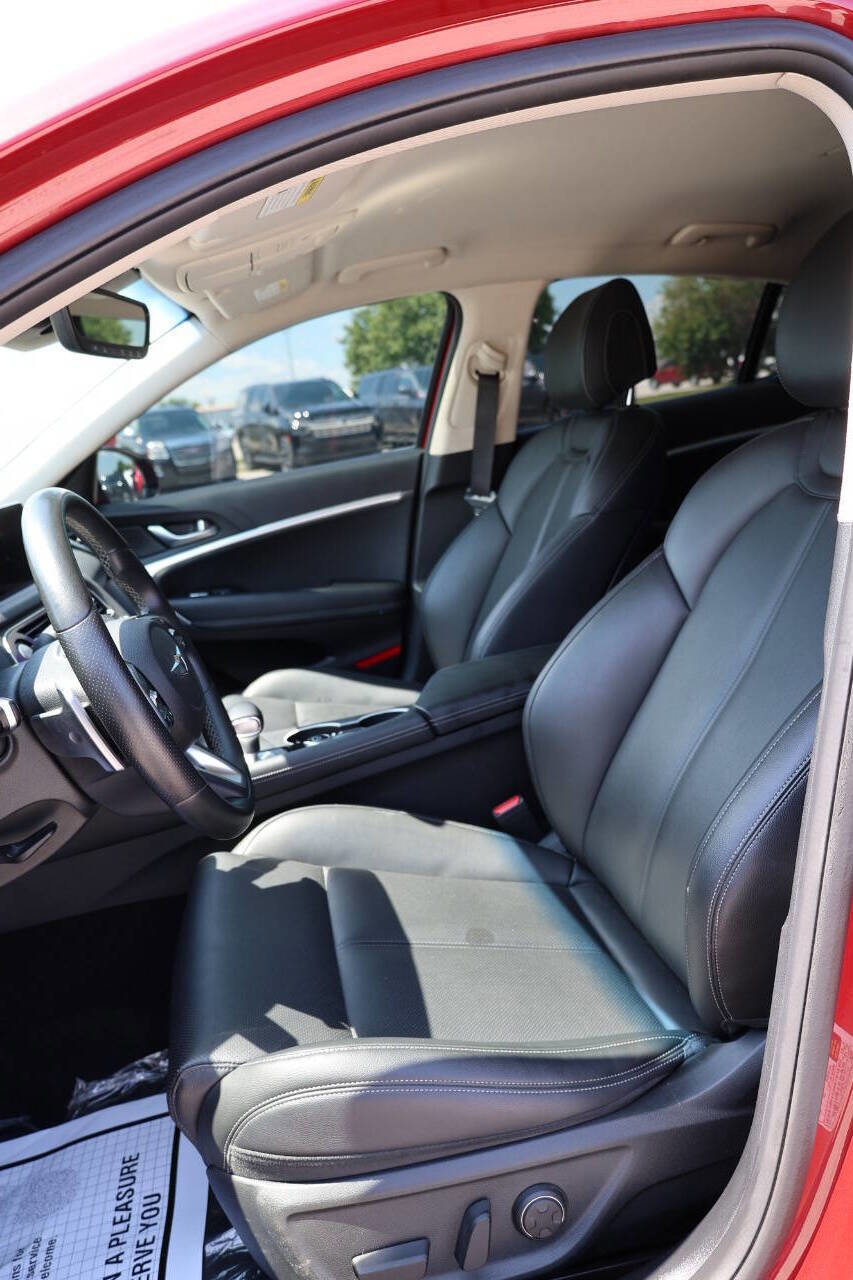 Used 2023 Genesis G70 2.0T image 13