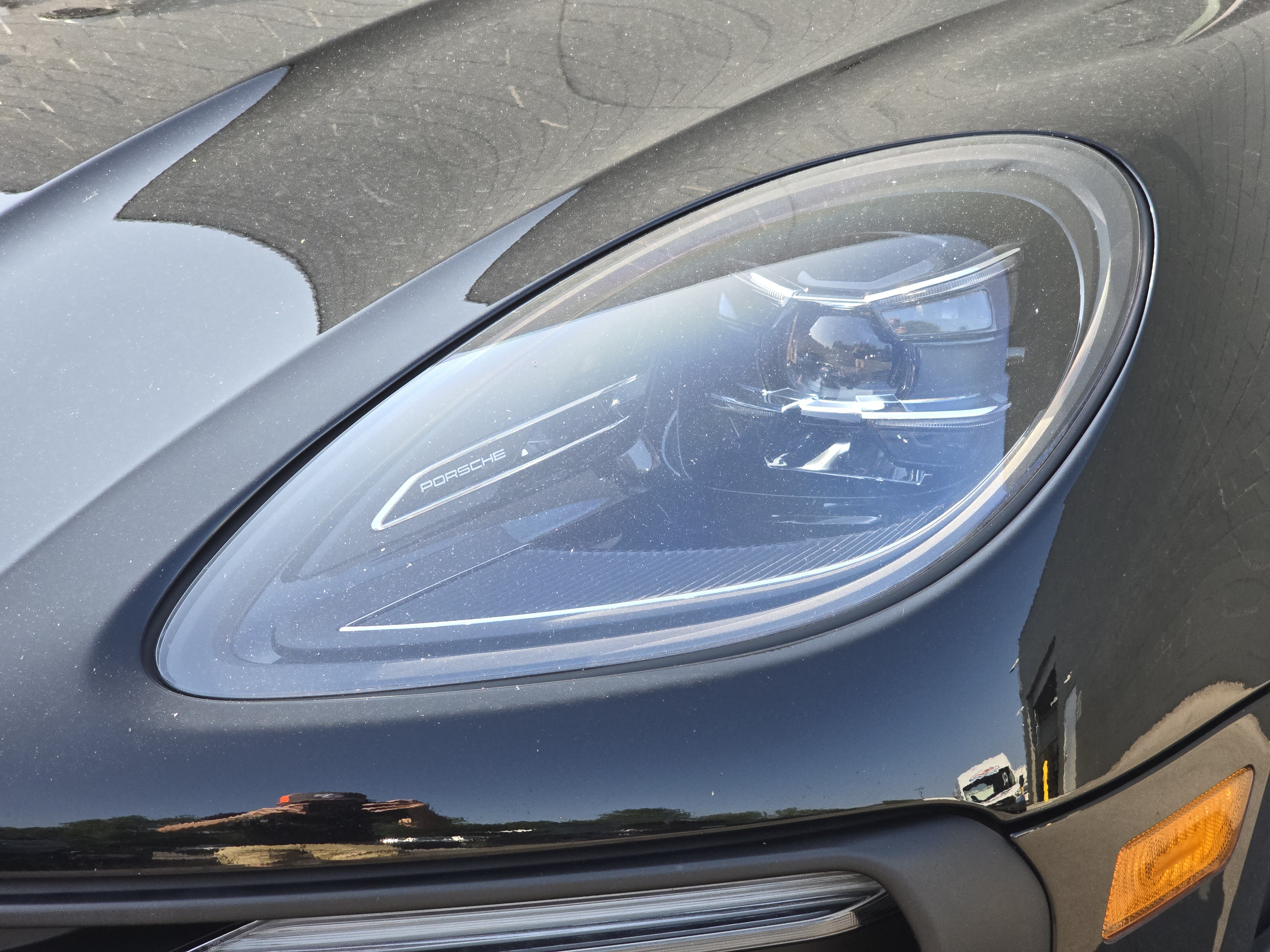 Certified 2023 Porsche Macan AWD/4WD image 16