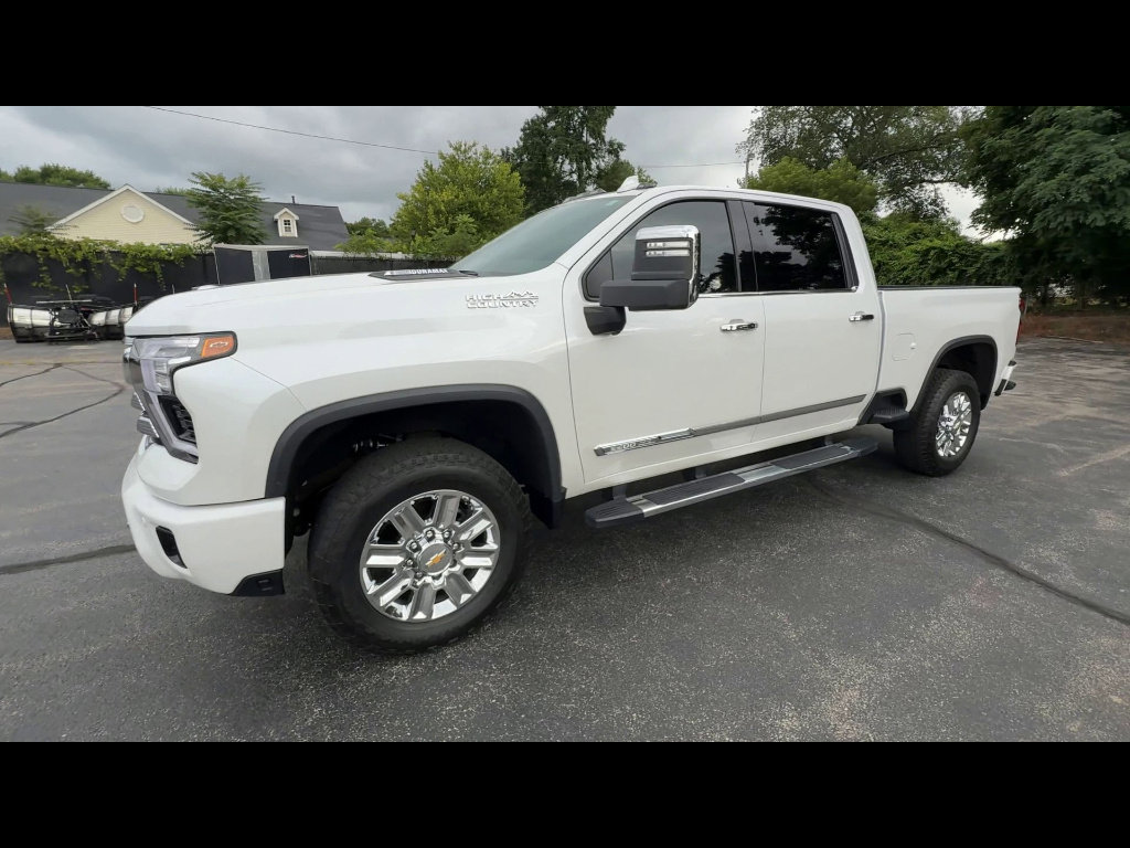 Used 2024 Chevrolet Silverado 3500 High Country w/ High Country Premium Package image 4