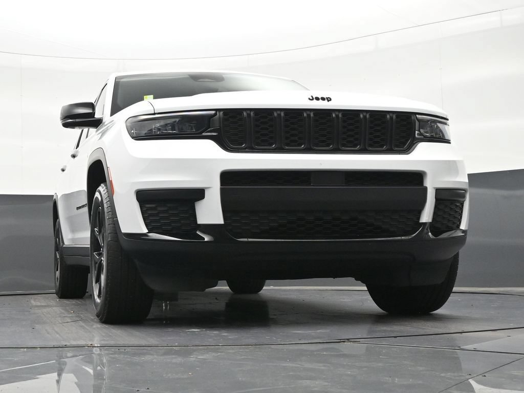 Used 2024 Jeep Grand Cherokee L Altitude AWD/4WD image 34