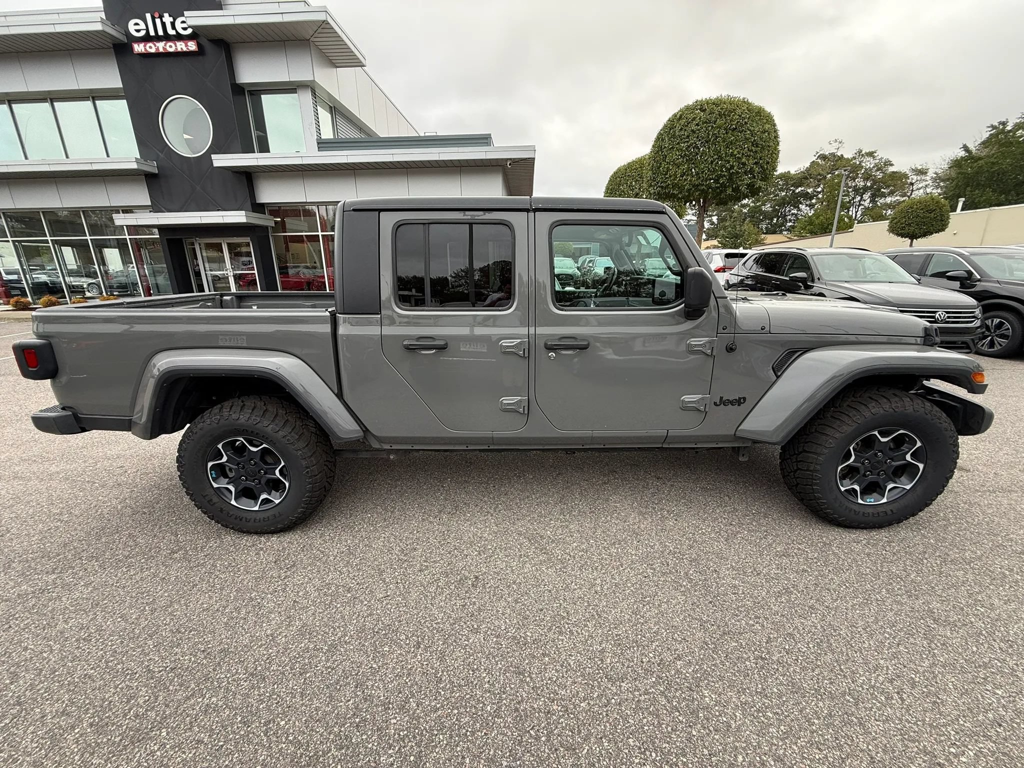 Used 2023 Jeep Gladiator Sport AWD/4WD image 8