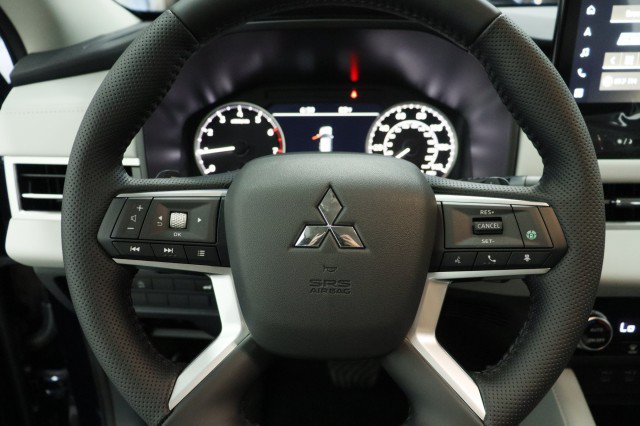 New 2026 Mitsubishi Outlander SE FWD image 8