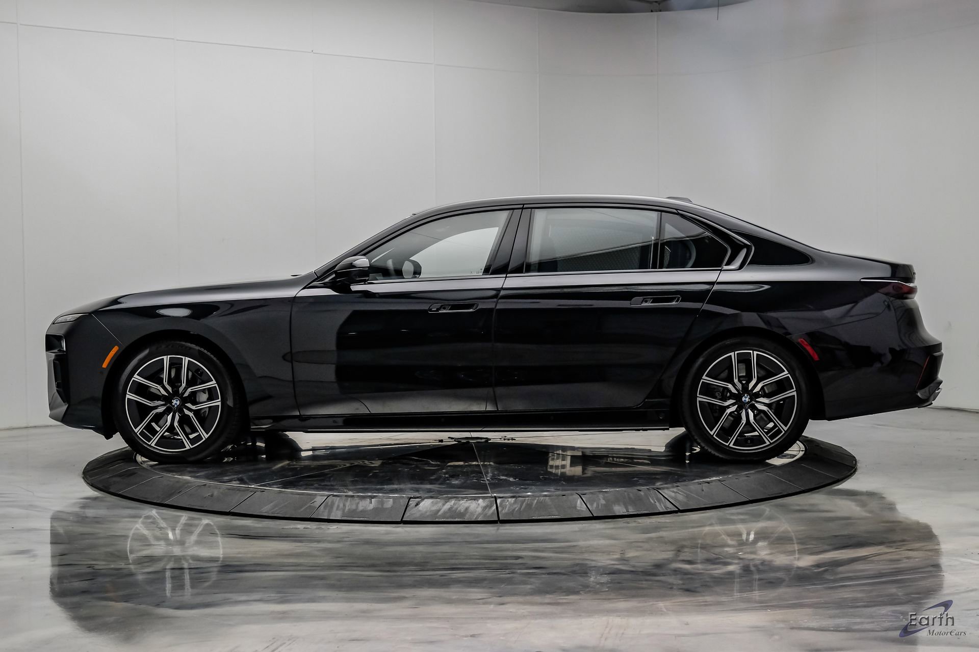 Used 2026 BMW 760i xDrive w/ Executive Package AWD/4WD image 7