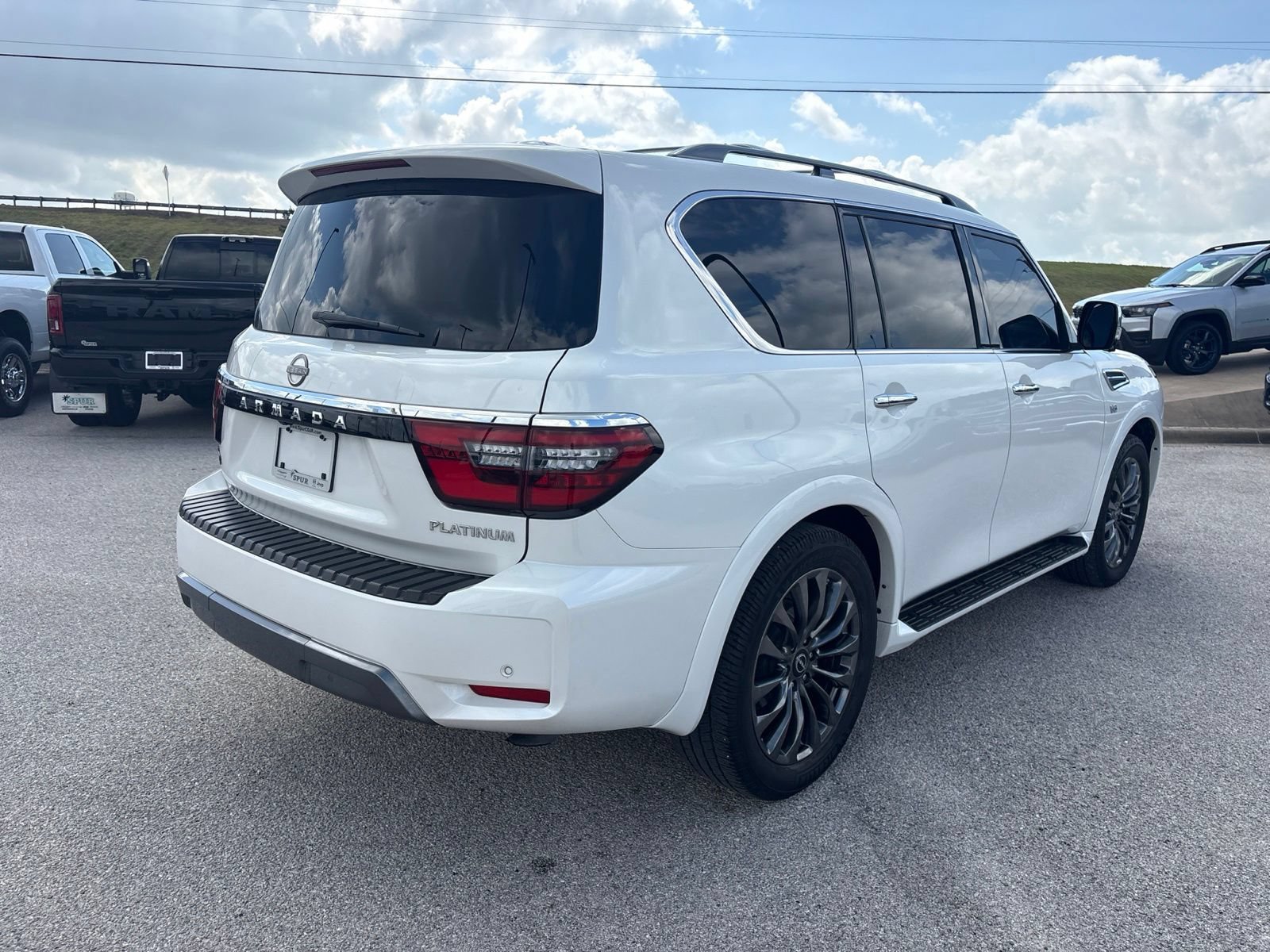 Used 2022 Nissan Armada Platinum w/ Captain's Chairs Package RWD image 6