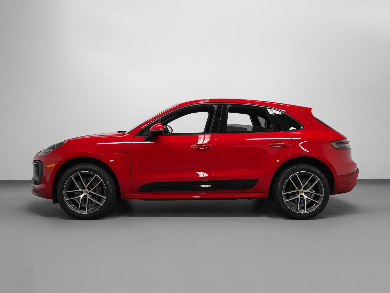 Certified 2023 Porsche Macan AWD/4WD image 2