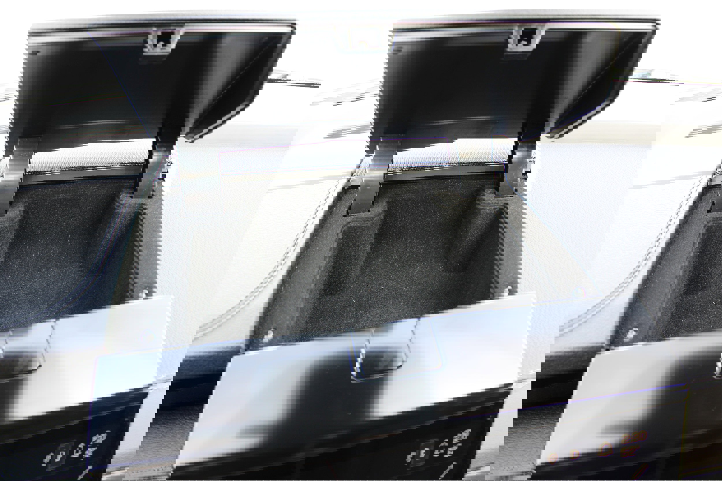 Used 2025 GMC Yukon Denali image 32