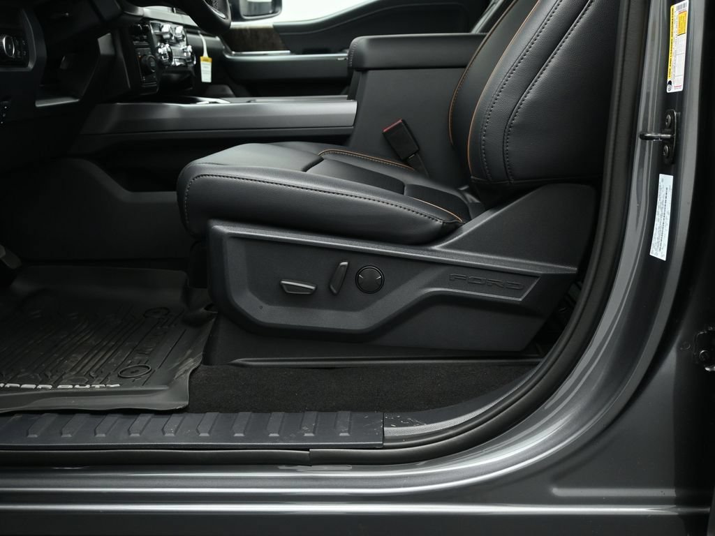 New 2026 Ford F250 Lariat w/ Black Appearance Package AWD/4WD image 10