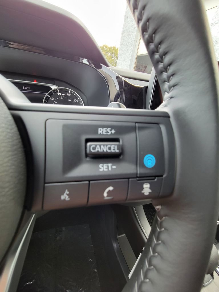 New 2025 Nissan Pathfinder SV image 31