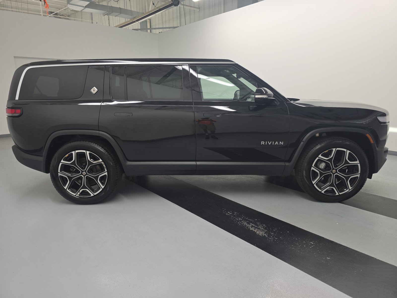 Used 2024 Rivian R1S Adventure AWD/4WD image 6