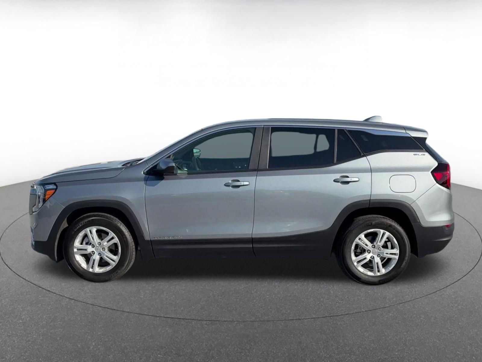 Used 2024 GMC Terrain SLE FWD image 9