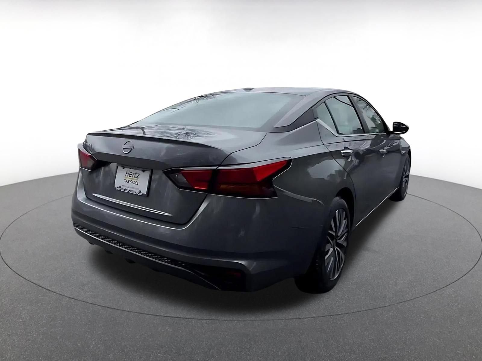 Used 2025 Nissan Altima 2.5 SV FWD image 13