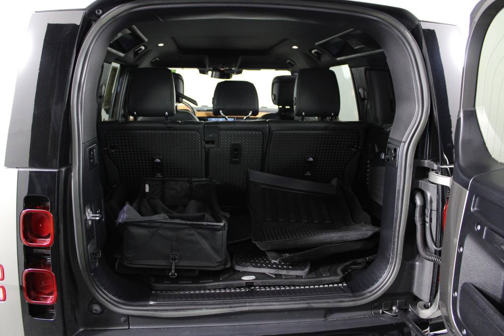 Used 2023 Land Rover Defender 110 X-Dynamic SE AWD/4WD image 16