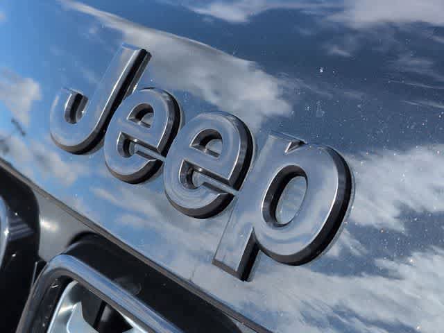 Used 2019 Jeep Grand Cherokee Altitude AWD/4WD image 12