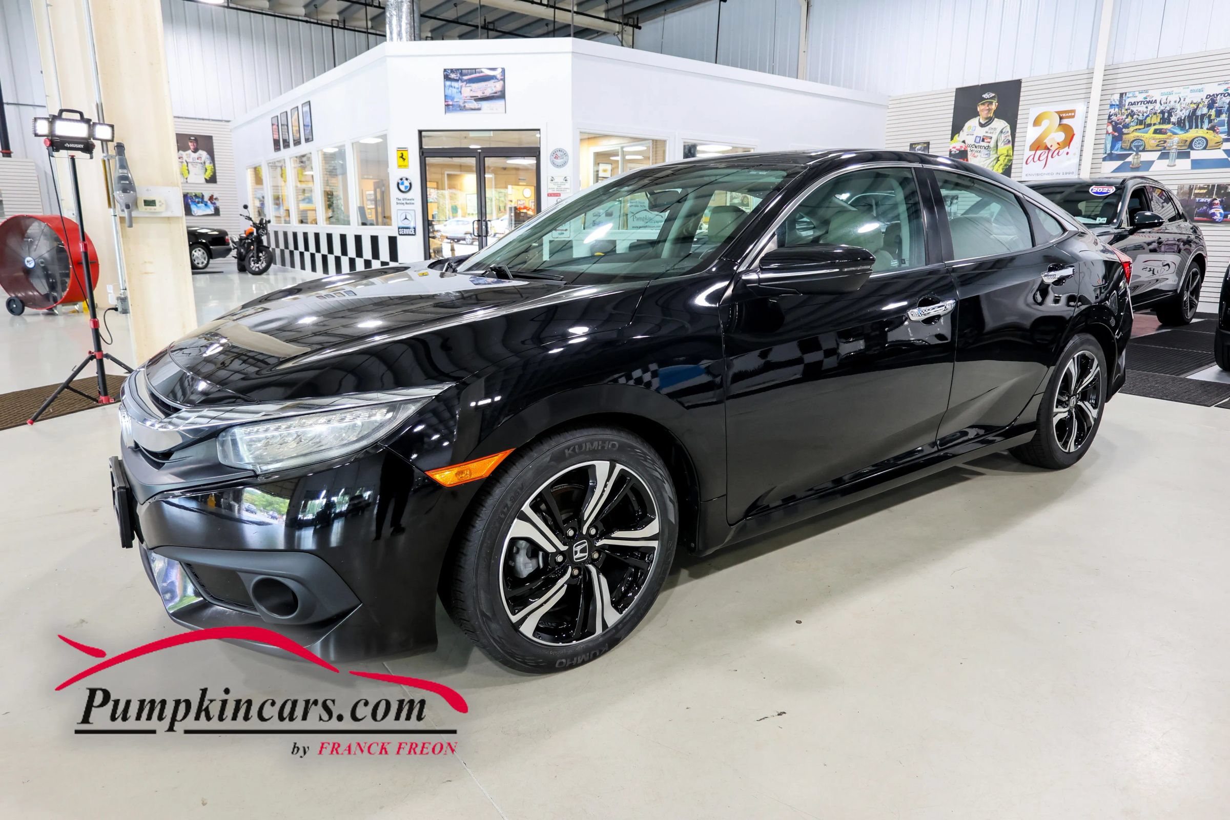 Used 2017 Honda Civic Touring image 2