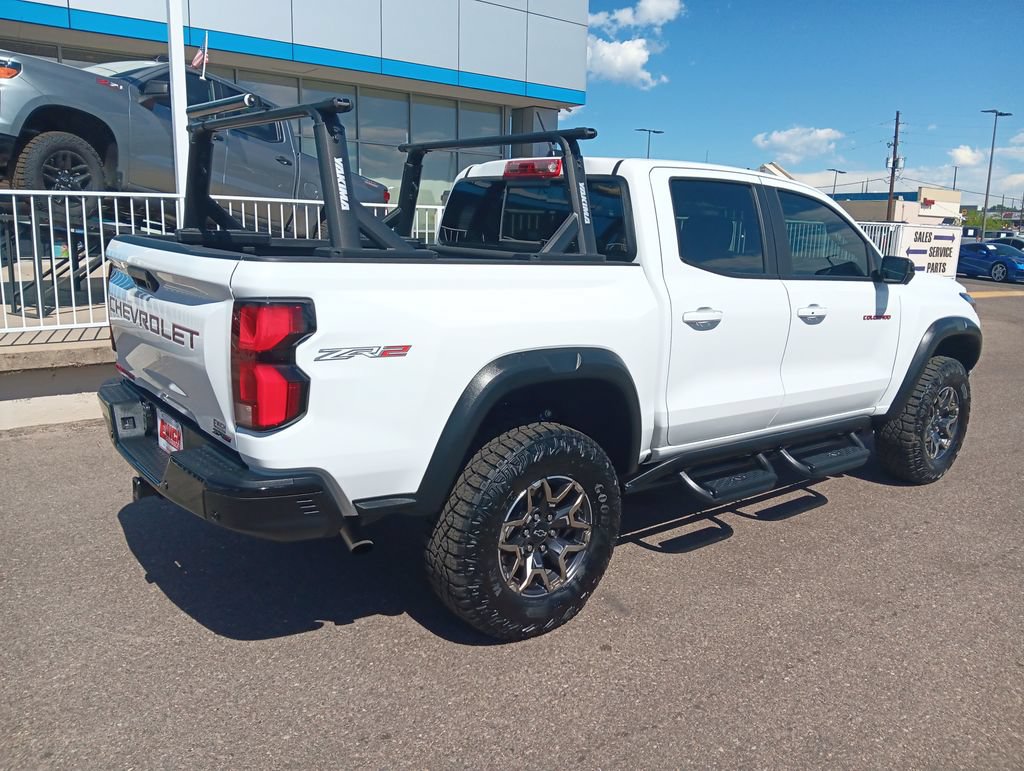 Used 2025 Chevrolet Colorado ZR2 w/ Technology Package AWD/4WD image 5