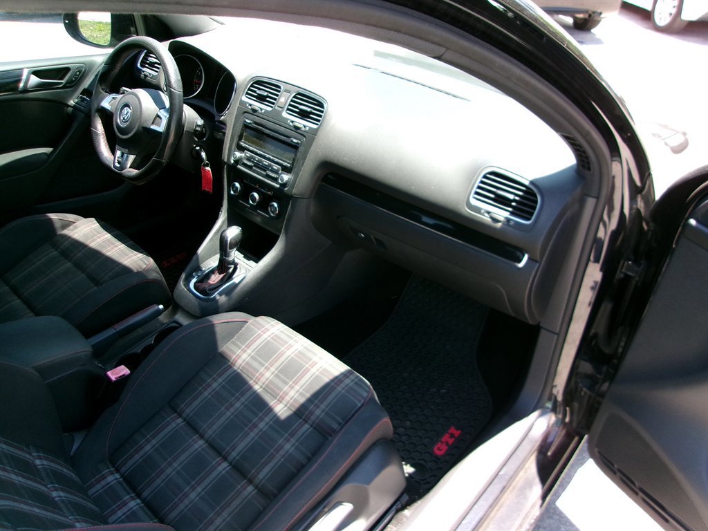 Used 2011 Volkswagen GTI 2-Door FWD image 24