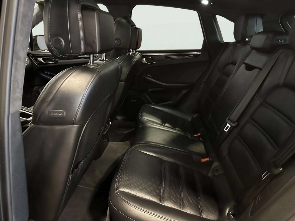 Used 2015 Porsche Macan Turbo AWD/4WD image 16