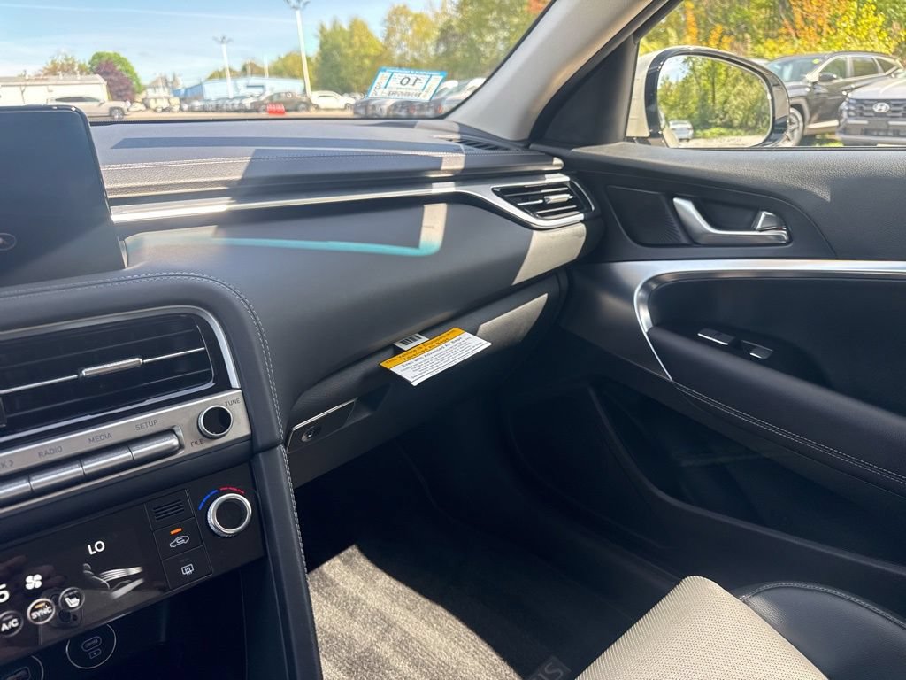 Used 2025 Genesis G70 2.5T AWD/4WD image 40