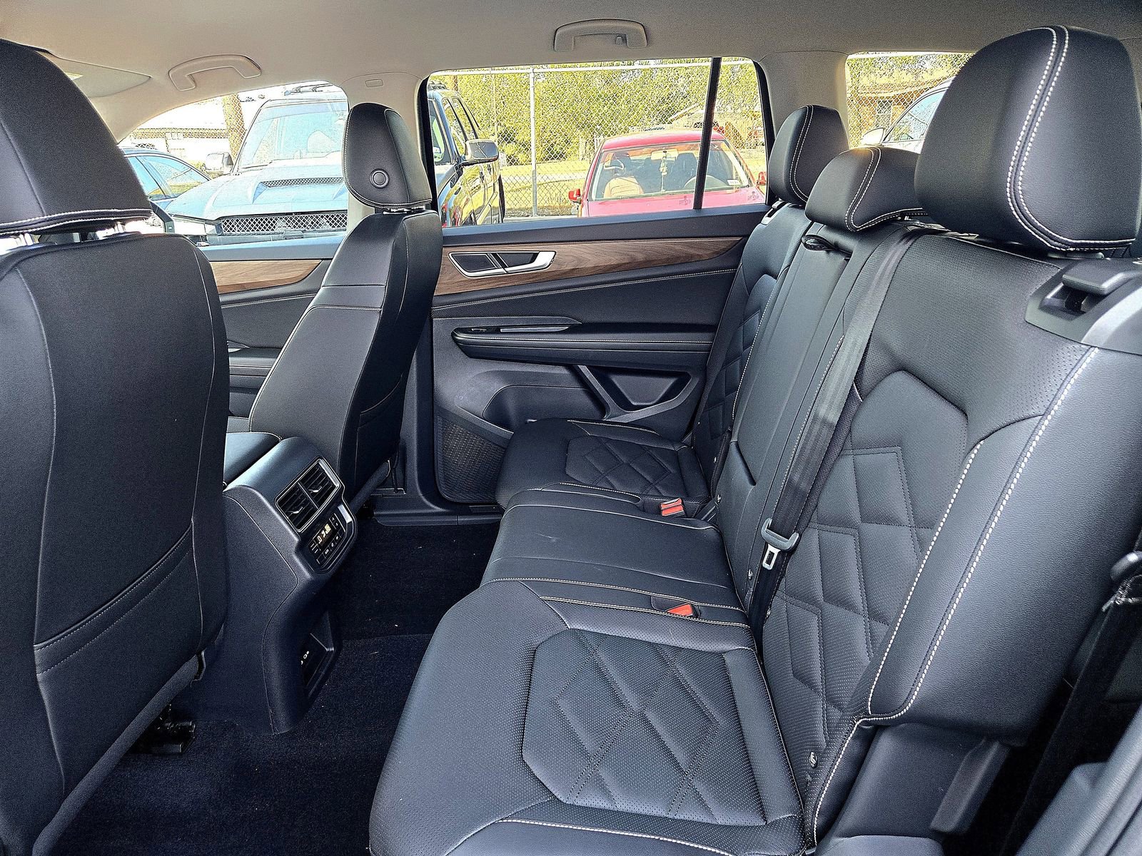 New 2026 Volkswagen Atlas SE image 17