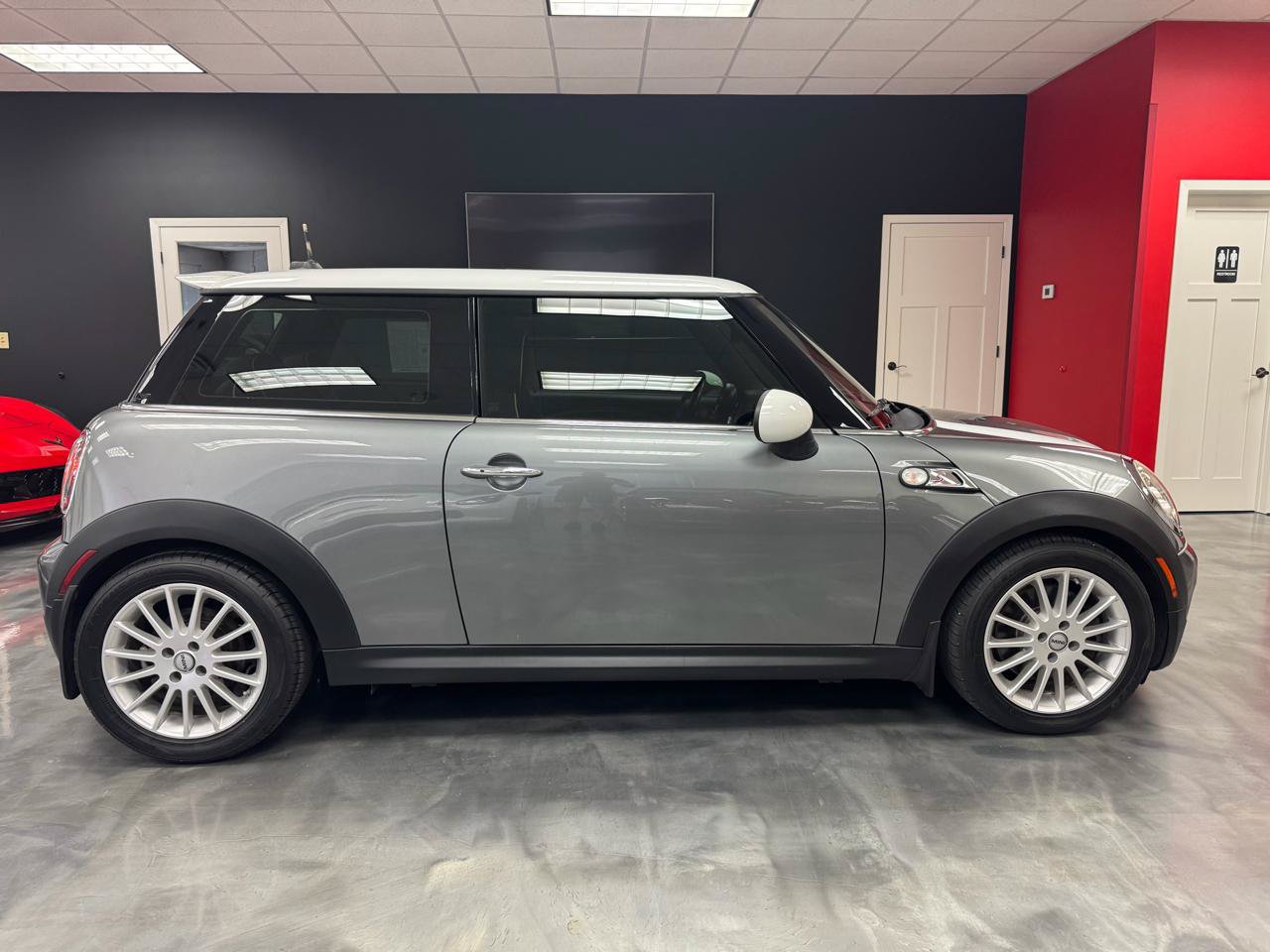 Used 2009 MINI Cooper S FWD image 4