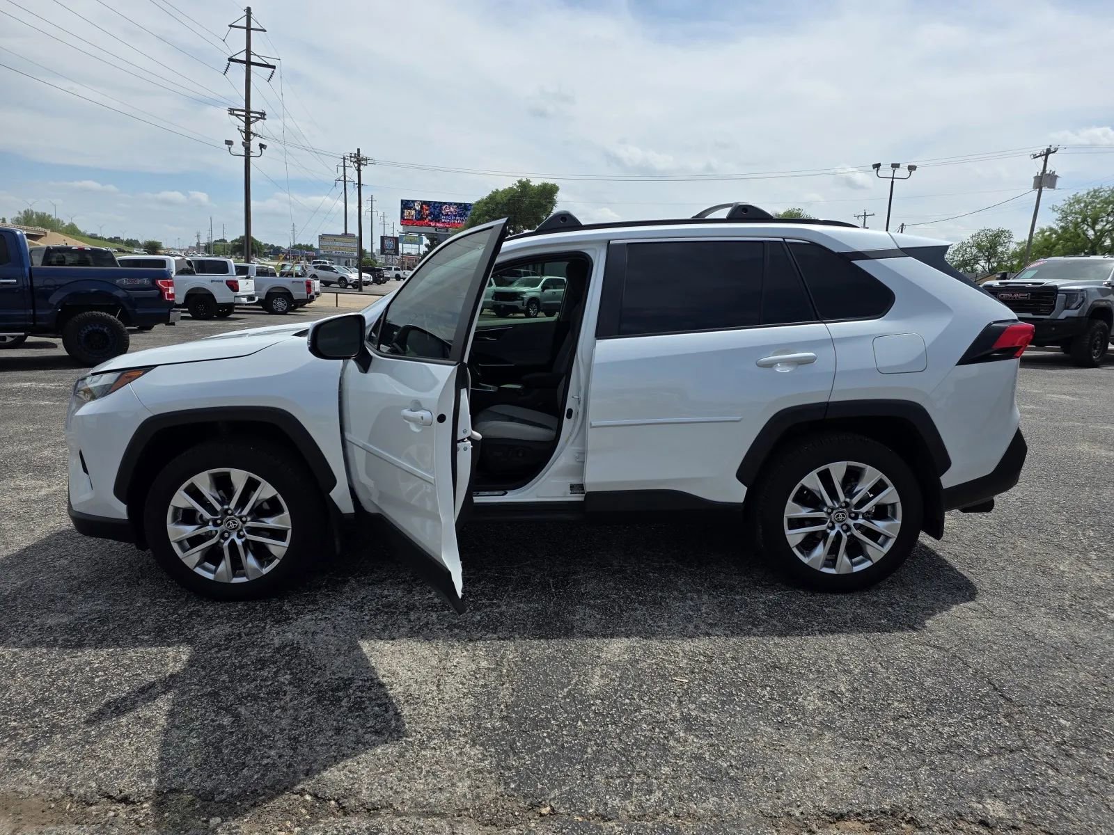 Used 2025 Toyota RAV4 XLE Premium w/ Weather Package image 9
