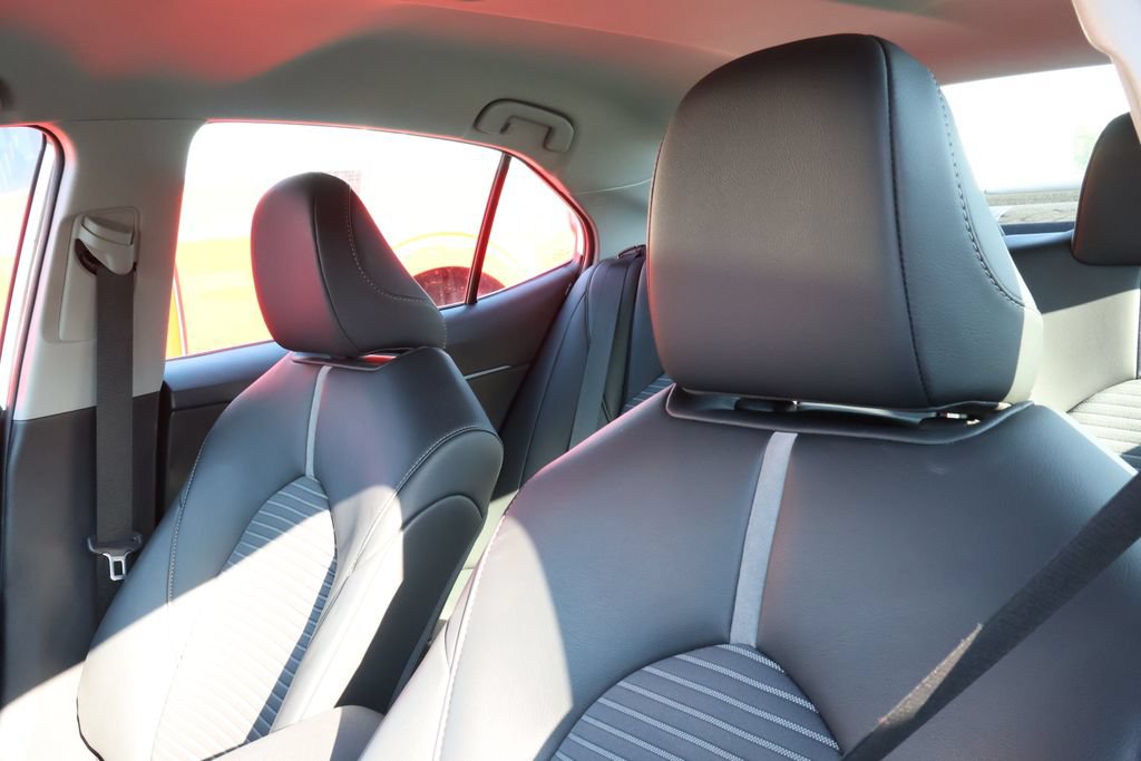 Used 2024 Toyota Camry SE FWD image 9