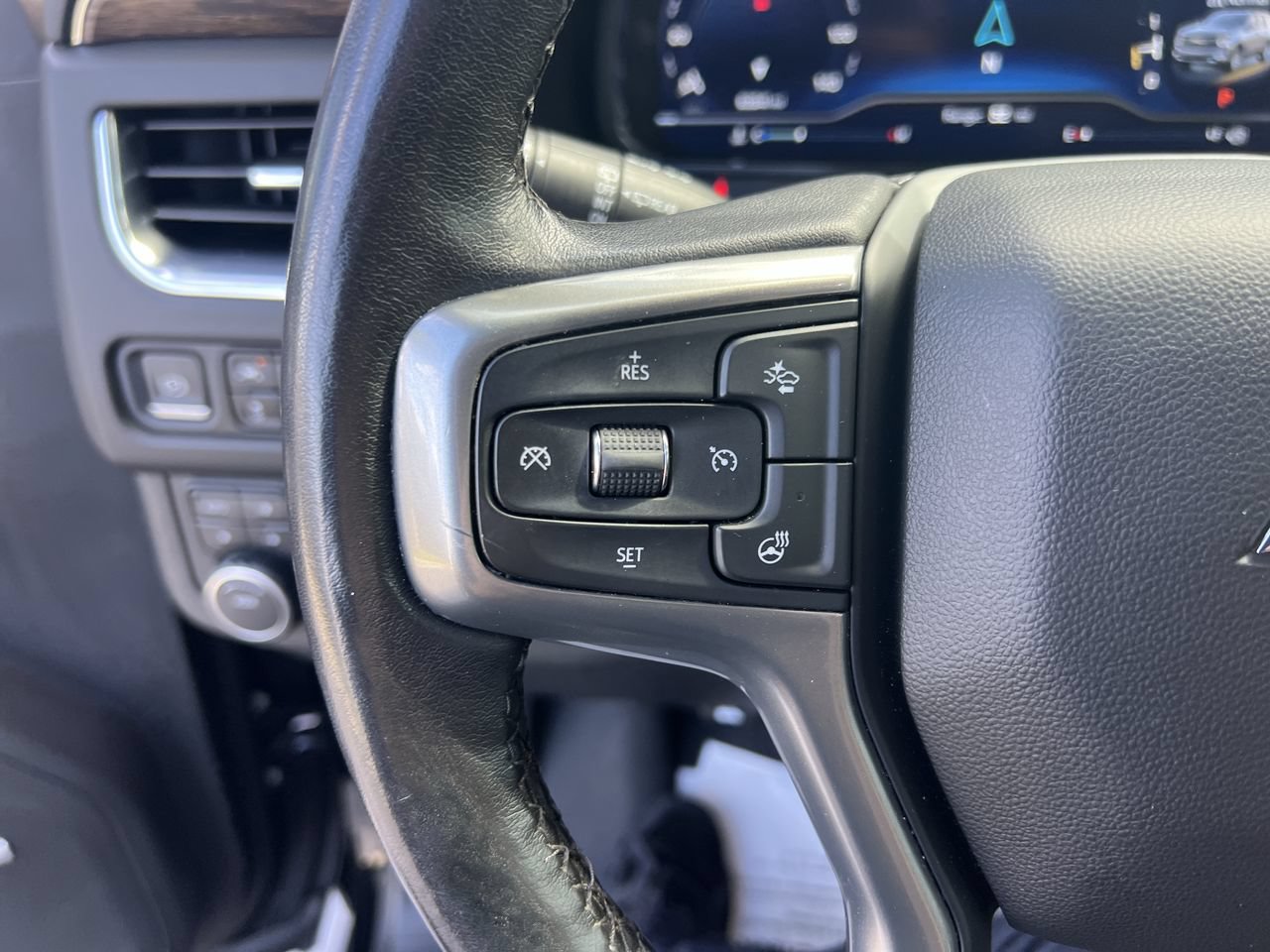 Used 2023 Chevrolet Tahoe Premier AWD/4WD image 19