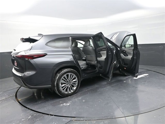 Used 2024 Toyota Highlander Platinum image 41
