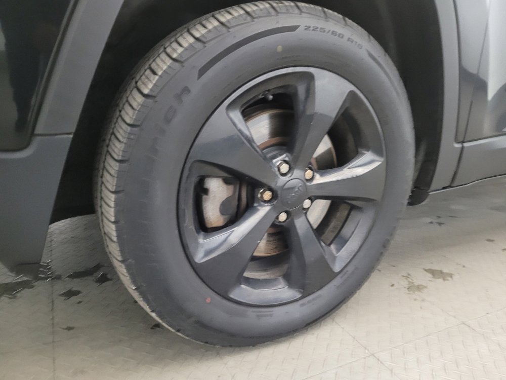 Used 2015 Jeep Cherokee Latitude w/ Cold Weather Group image 31