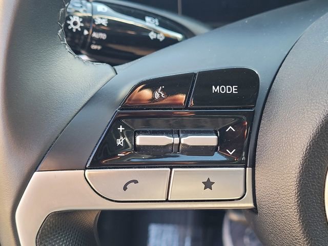 Used 2025 Hyundai Elantra SEL image 15