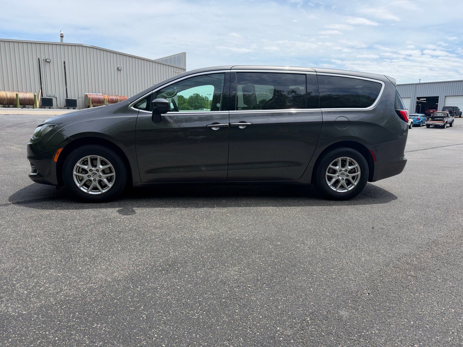 Used 2023 Chrysler Voyager LX FWD image 8