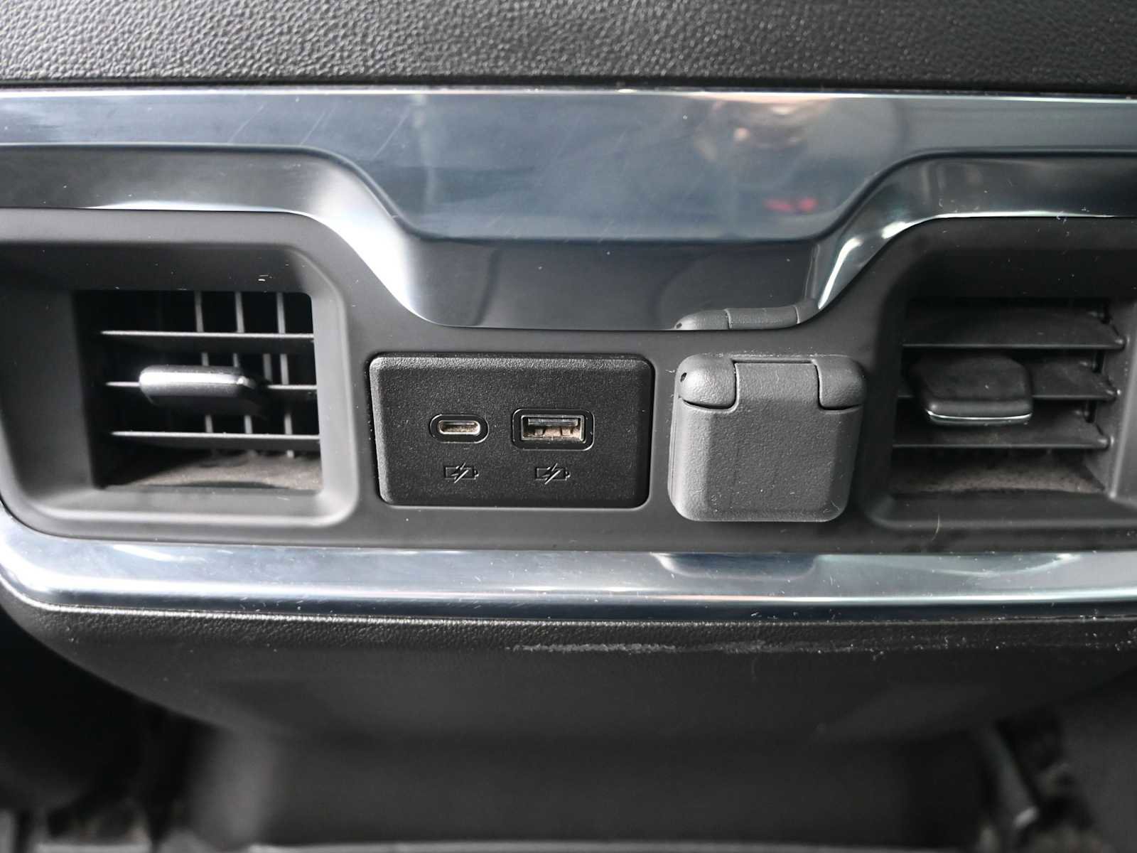 Used 2022 GMC Sierra 3500 Denali w/ Denali Ultimate Package image 38