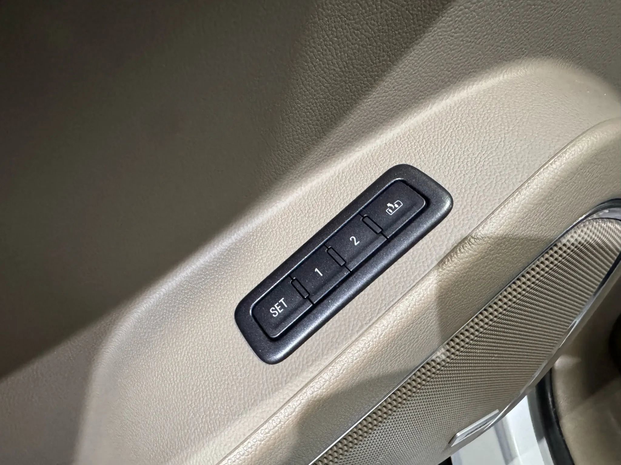 Used 2016 Chevrolet Tahoe LTZ image 31
