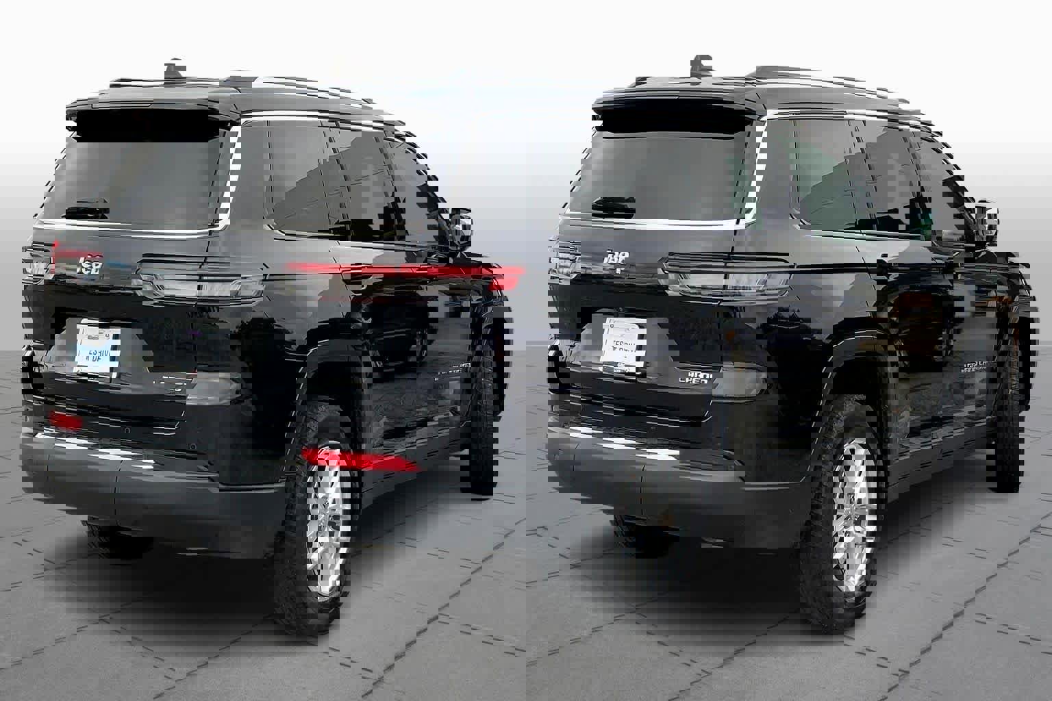 Used 2023 Jeep Grand Cherokee L Laredo image 11