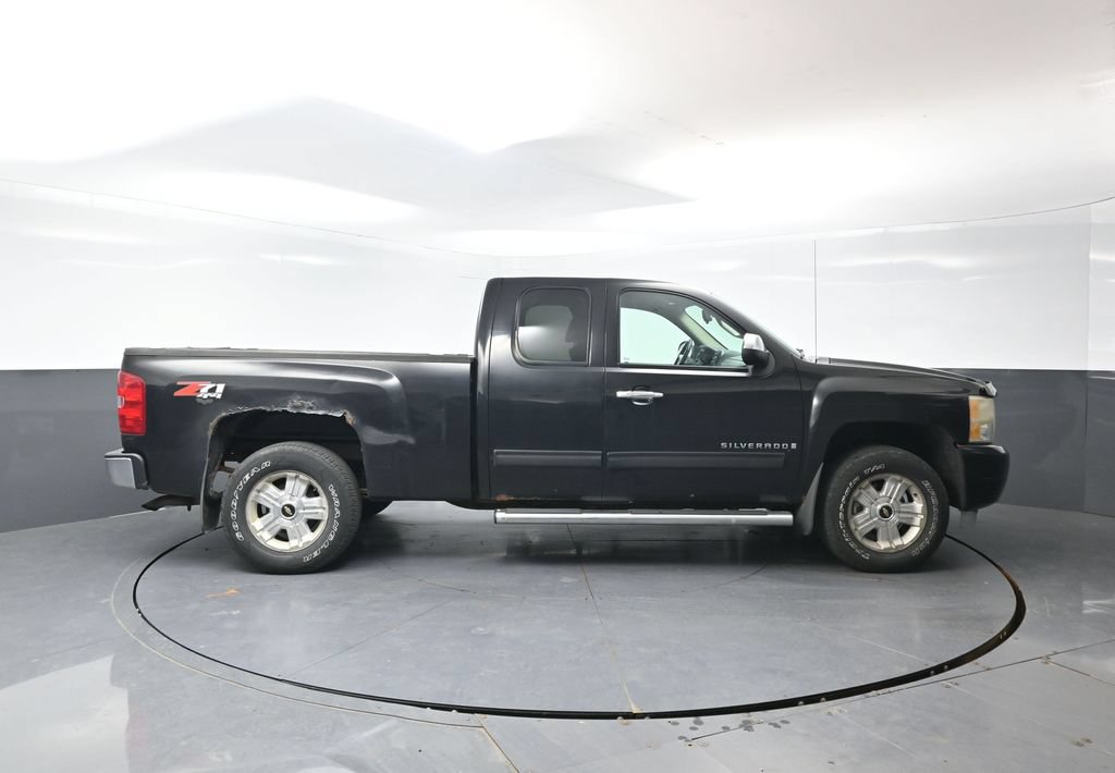 Used 2009 Chevrolet Silverado 1500 W/T AWD/4WD image 2