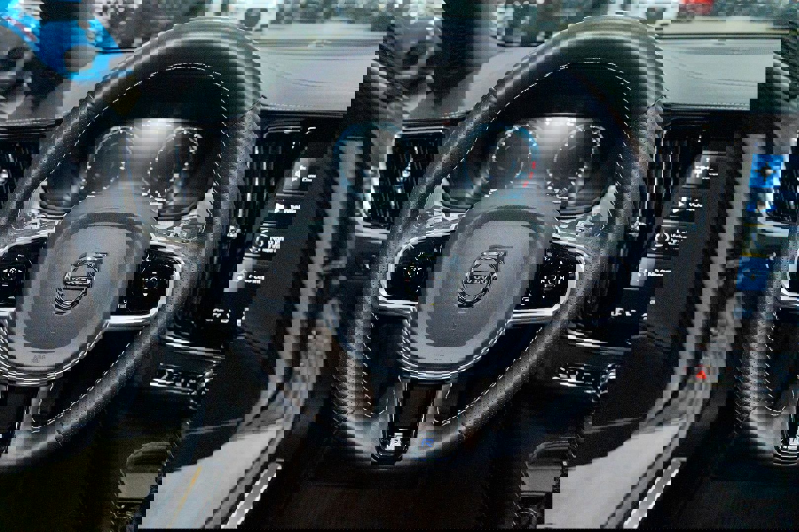 Used 2019 Volvo V90 T5 R-Design w/ Protection Package Premier image 39