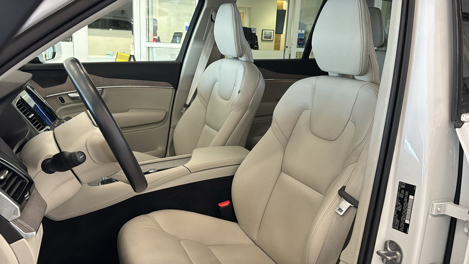 Used 2024 Volvo XC90 B6 Plus w/ Protection Package Premier AWD/4WD image 23